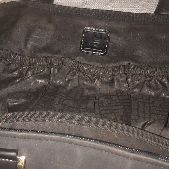 DVF Makeup Carry on - Picture 8 of 9